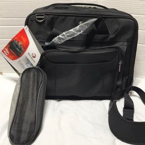 Targus zip thru corporate traveler laptop case. NWT